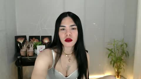 Snapshot of enchantress_mia03 chatting on 05/28/26, 01:30 enchantress_mia03 online show from 05/28/26, 01:30