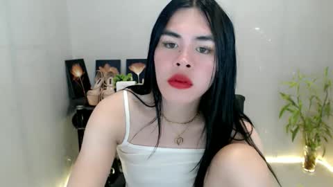 Snapshot of enchantress_mia03 chatting on 06/11/26, 06:44 enchantress_mia03 online show from 06/11/26, 06:44