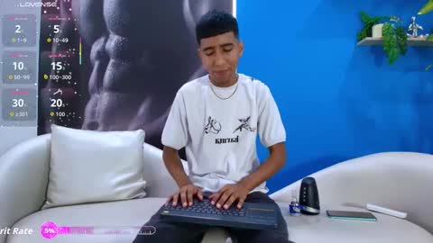 Snapshot of ender_h0t chatting on 09/14/25, 01:54 Ender online show from 09/14/25, 01:54