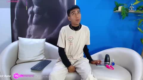 Snapshot of ender_h0t chatting on 09/19/25, 02:18 Ender online show from 09/19/25, 02:18