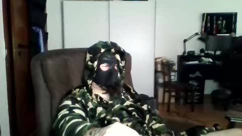 Snapshot of endslaved chatting on 11/25/25, 09:42 endslaved online show from 11/25/25, 09:42