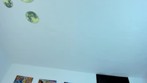 juliana  online show from 04/17/26, 06:05