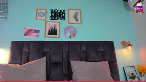 Snapshot of engelstone_ chatting on 01/11/25, 10:18 E N G E L online show from 01/11/25, 10:18