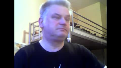 Snapshot of englishguysurrey chatting on 01/01/25, 08:45 englishguysurrey online show from 01/01/25, 08:45