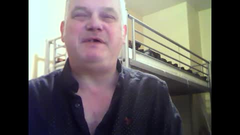 Snapshot of englishguysurrey chatting on 01/22/25, 10:05 englishguysurrey online show from 01/22/25, 10:05