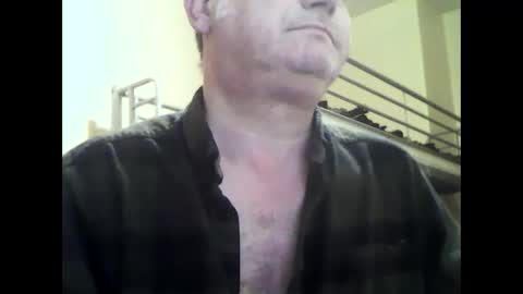 Snapshot of englishguysurrey chatting on 02/06/25, 06:13 englishguysurrey online show from 02/06/25, 06:13