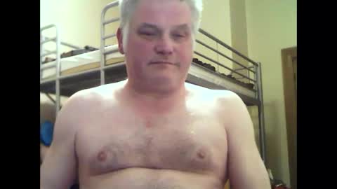 Snapshot of englishguysurrey chatting on 02/26/25, 10:31 englishguysurrey online show from 02/26/25, 10:31