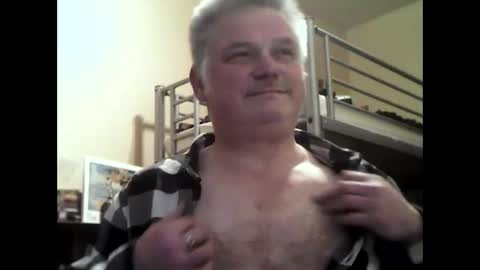 Snapshot of englishguysurrey chatting on 03/06/25, 06:16 englishguysurrey online show from 03/06/25, 06:16