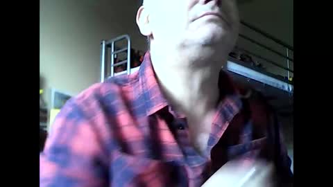 Snapshot of englishguysurrey chatting on 09/16/25, 09:21 englishguysurrey online show from 09/16/25, 09:21