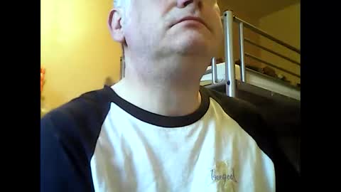 Snapshot of englishguysurrey chatting on 09/18/25, 06:04 englishguysurrey online show from 09/18/25, 06:04