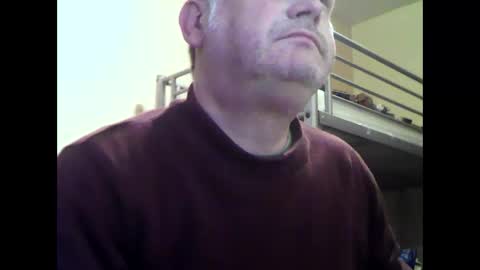 Snapshot of englishguysurrey chatting on 09/21/25, 05:31 englishguysurrey online show from 09/21/25, 05:31
