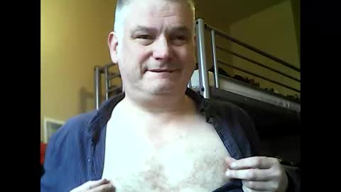 Snapshot of englishguysurrey chatting on 11/07/25, 10:26 englishguysurrey online show from 11/07/25, 10:26