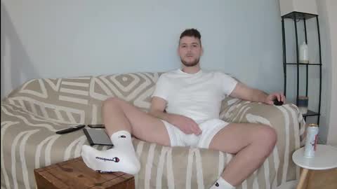 Snapshot of englishladxxx chatting on 04/05/26, 08:39 Englishladxxx online show from 04/05/26, 08:39