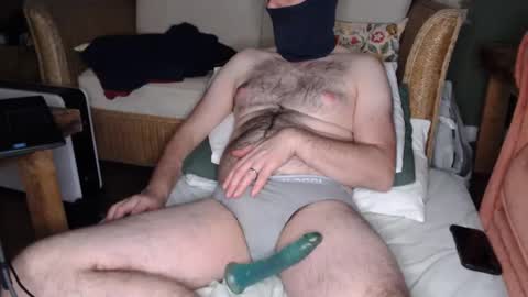 Snapshot of englishshyguyuk chatting on 01/08/26, 08:11 englishshyguyuk online show from 01/08/26, 08:11