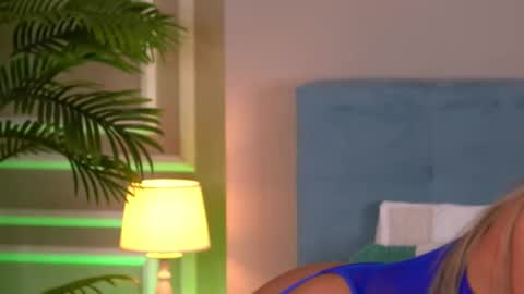 Snapshot of enjoyableemma chatting on 11/16/25, 04:29 Emma online show from 11/16/25, 04:29