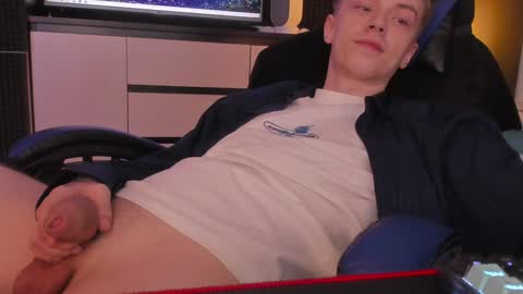 Snapshot of enkeer chatting on 12/07/24, 11:34 Enker online show from 12/07/24, 11:34