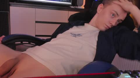 Snapshot of enkeer chatting on 01/05/25, 10:50 Enker online show from 01/05/25, 10:50