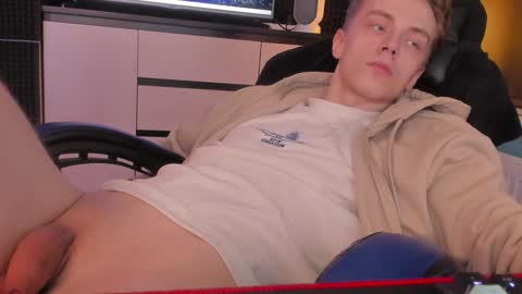 Snapshot of enkeer chatting on 01/07/25, 05:12 Enker online show from 01/07/25, 05:12