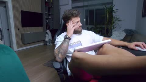 Erik online show from 12/30/24, 05:13