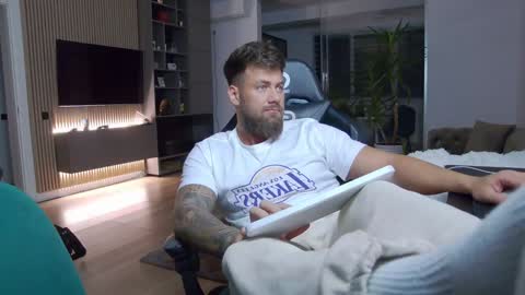 Erik online show from 01/06/25, 06:10