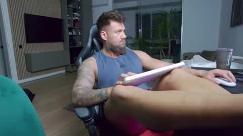 Erik online show from 02/10/25, 06:45