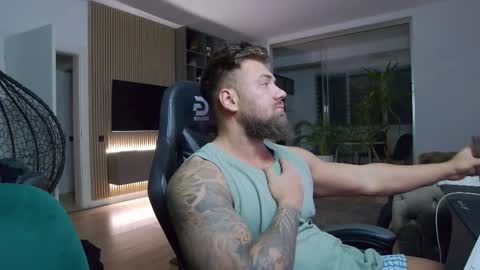 Erik online show from 02/12/25, 08:29