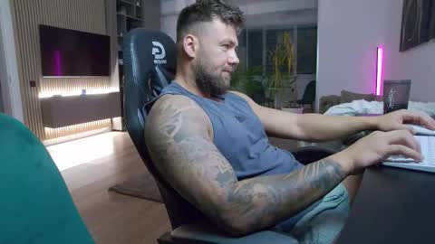 Erik online show from 10/22/25, 04:51