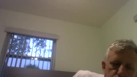 Snapshot of enrique43a chatting on 10/11/25, 11:31 Enrique online show from 10/11/25, 11:31