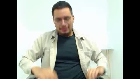 Snapshot of enrique_villa23 chatting on 02/15/25, 12:15 enrique online show from 02/15/25, 12:15
