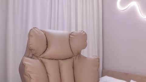 entya online show from 11/18/25, 06:40