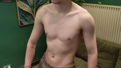 Snapshot of enzo_steel chatting on 04/23/26, 11:40 enzo_steel online show from 04/23/26, 11:40