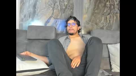 Snapshot of enzodarkwood chatting on 12/15/25, 01:59 Enzo online show from 12/15/25, 01:59