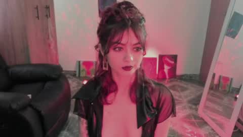 Snapshot of ephemeral_hot chatting on 04/30/26, 10:03 Leyla online show from 04/30/26, 10:03