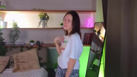 Kira online show from 12/16/25, 01:43