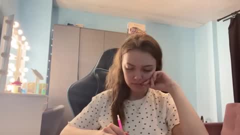 Snapshot of eracloke chatting on 03/11/26, 12:38 Lily online show from 03/11/26, 12:38