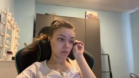 Lily online show from 04/22/26, 03:09