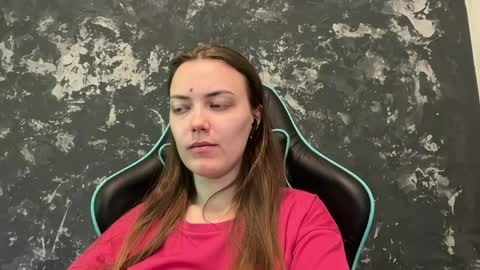 Lily online show from 05/16/26, 09:06