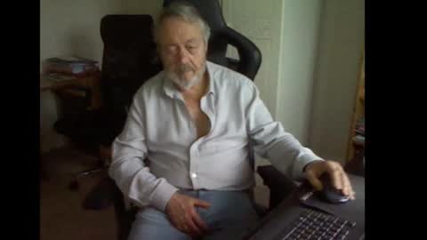 erasmus_d online show from 10/14/25, 04:30