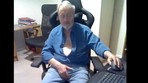 erasmus_d online show from 11/01/25, 06:21