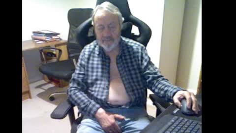 erasmus_d online show from 02/03/26, 06:13