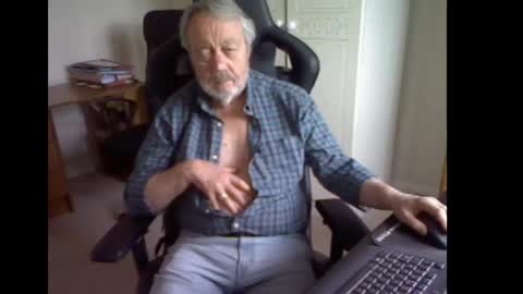 erasmus_d online show from 05/02/26, 05:40