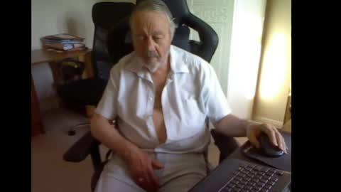 erasmus_d online show from 05/09/26, 05:18