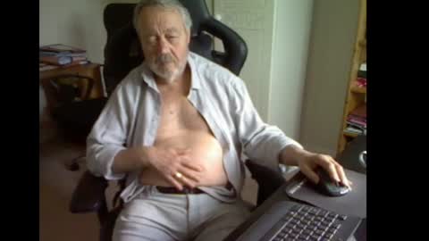 erasmus_d online show from 06/11/26, 05:11