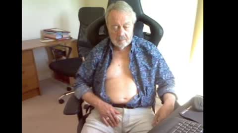 erasmus_d online show from 06/13/26, 04:38