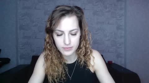 Snapshot of erdbeeren_mit_sahne chatting on 02/25/25, 06:03 Erdbeeren mit Sahne online show from 02/25/25, 06:03