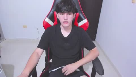 Snapshot of eren_tatakae chatting on 12/14/25, 07:40 eren_tatakae online show from 12/14/25, 07:40