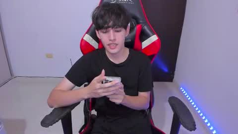 Snapshot of eren_tatakae chatting on 03/19/26, 12:25 eren_tatakae online show from 03/19/26, 12:25