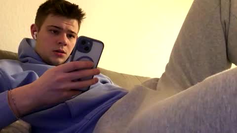 eric123754216 online show from 12/04/25, 03:43