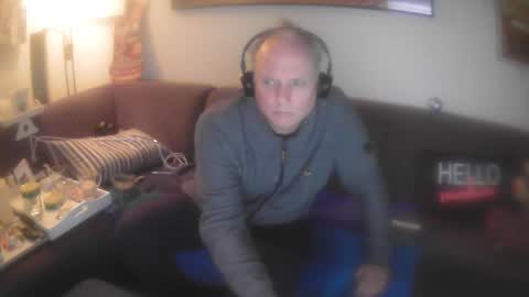 Snapshot of eric204 chatting on 11/23/25, 03:39 Eric online show from 11/23/25, 03:39