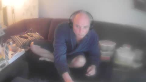 Snapshot of eric204 chatting on 03/15/26, 09:26 Eric online show from 03/15/26, 09:26